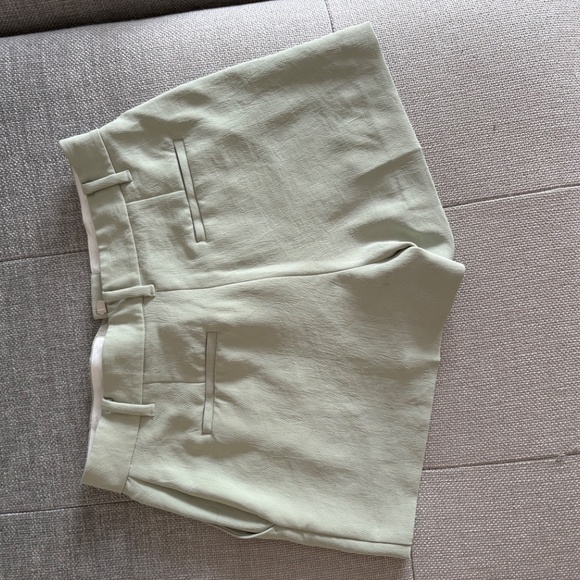Aritzia Wilfred shorts size small. Light green- LIKE NEW - Picture 5 of 10